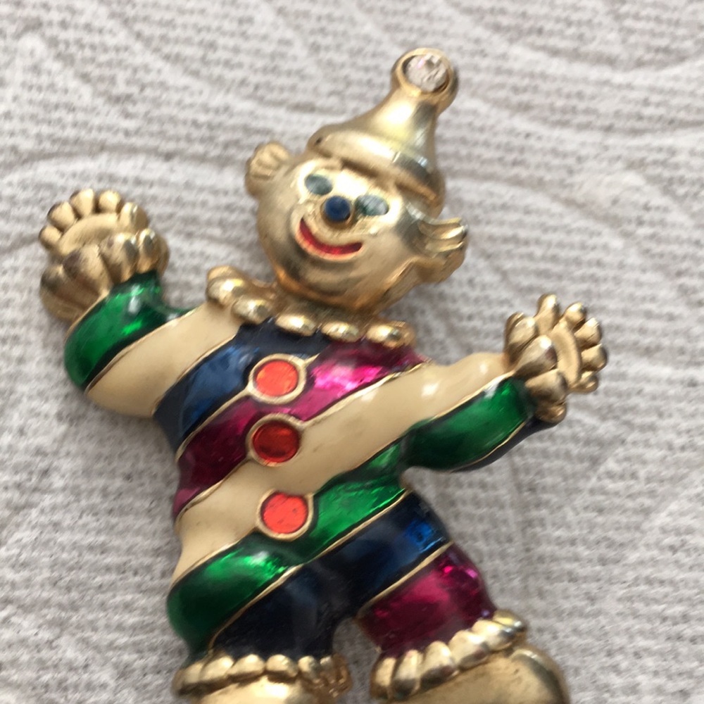 Vintage enamel goldtone clown Brooch